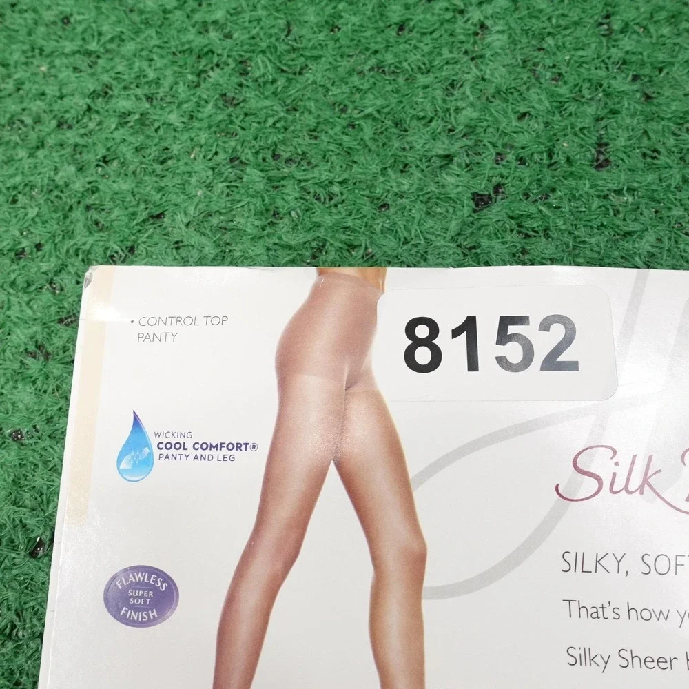 Hanes Silk Reflections Womens Pantyhose EF Beige Silky Sheer Control Top